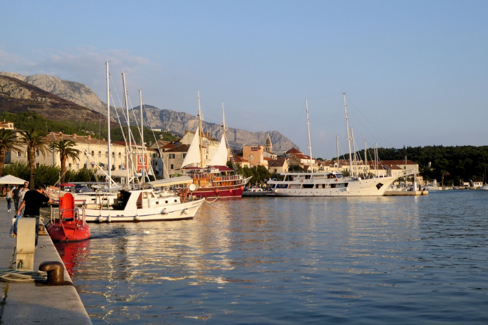 Porto da cidade de Makarska, Croácia