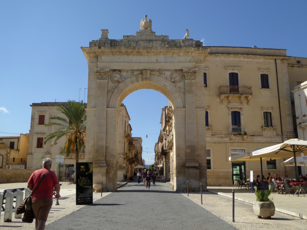 Porta Reale o Ferdinandea, Ciudad de Noto, Sicilia, Italia