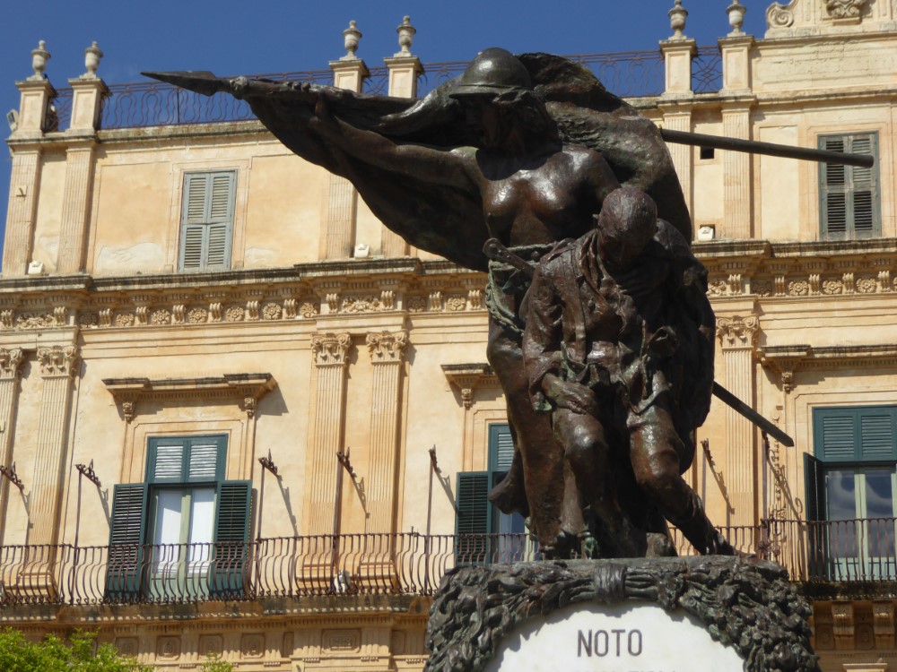 Monumento ai Caduti nella Grande Guerra, Ciudad de Noto, Sicilia, Italia
