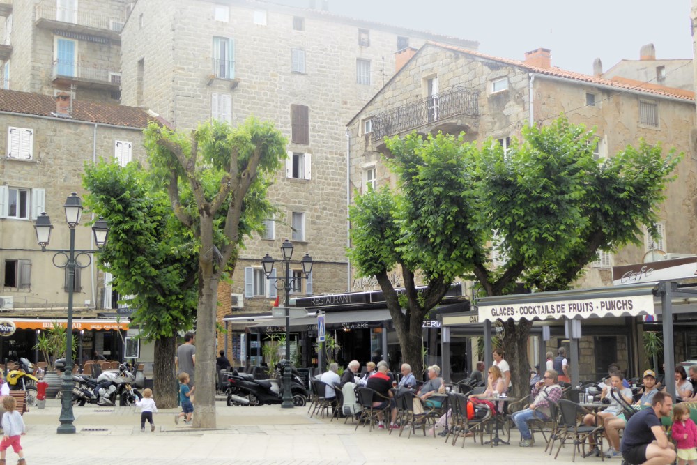 Plaza de Sartène, Córcega, Francia