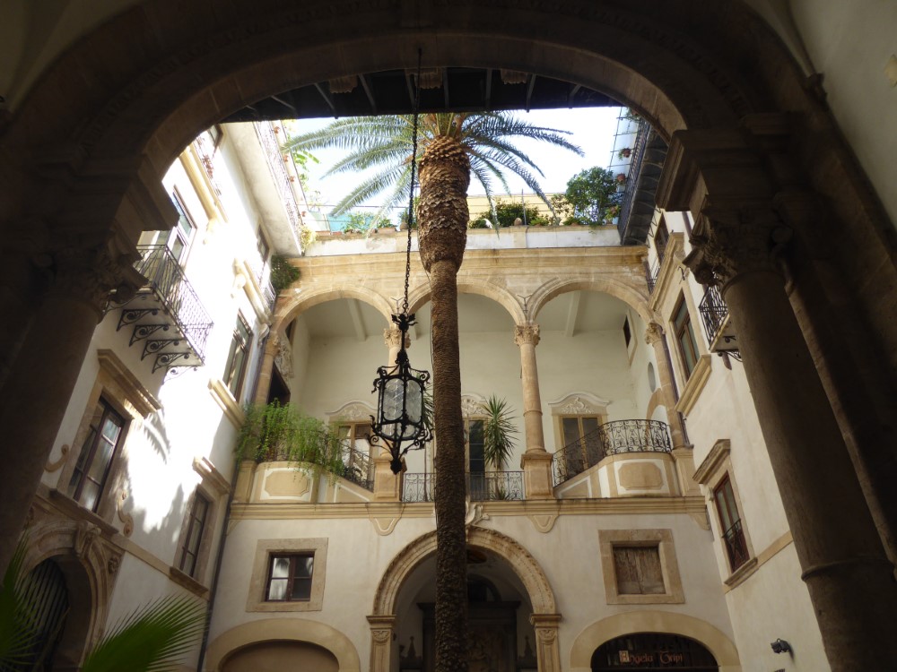 Patio en Palermo, Sicilia, Italia