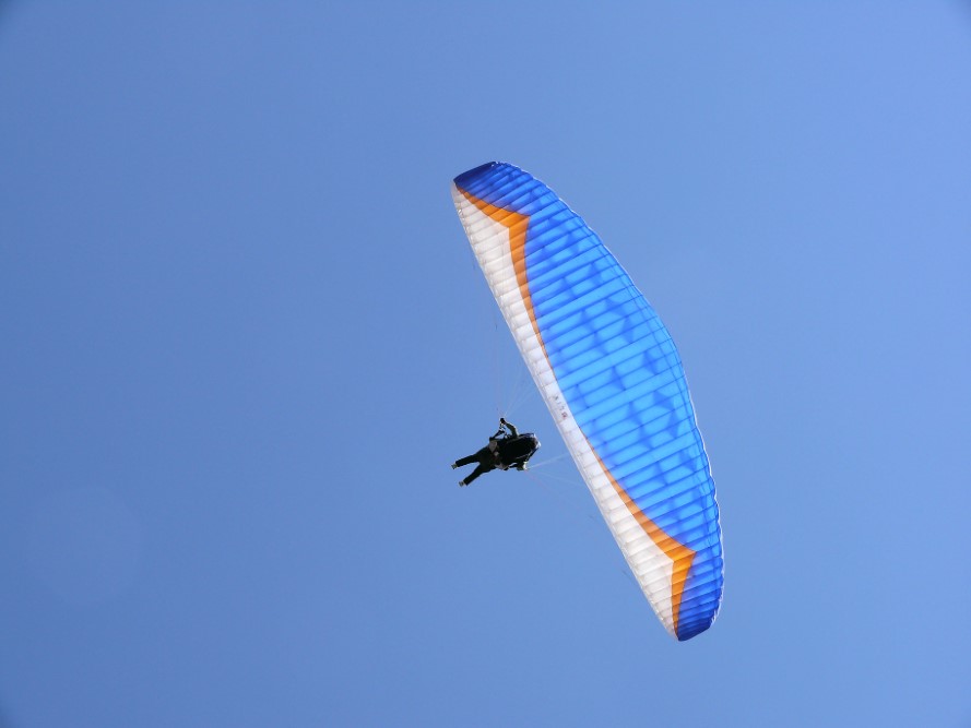 Parapente Merlo en vuelo en Merlo, San Luis