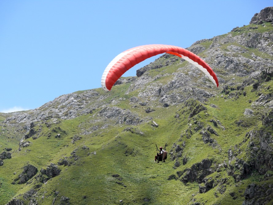 Parapente Merlo en vuelo en Merlo, San Luis