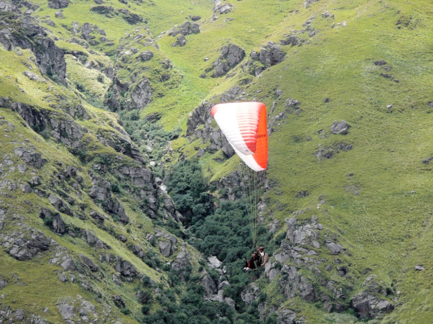 Parapente Merlo en vuelo en Merlo, San Luis