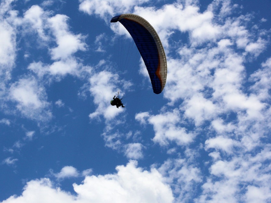 Parapente Merlo en vuelo en Merlo, San Luis