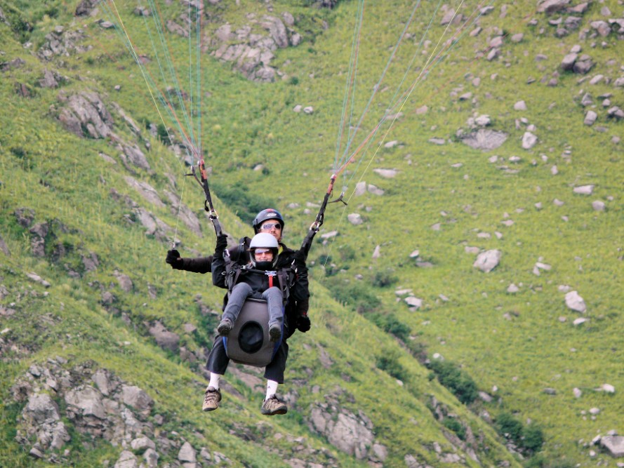 Parapente Merlo en vuelo en Merlo, San Luis