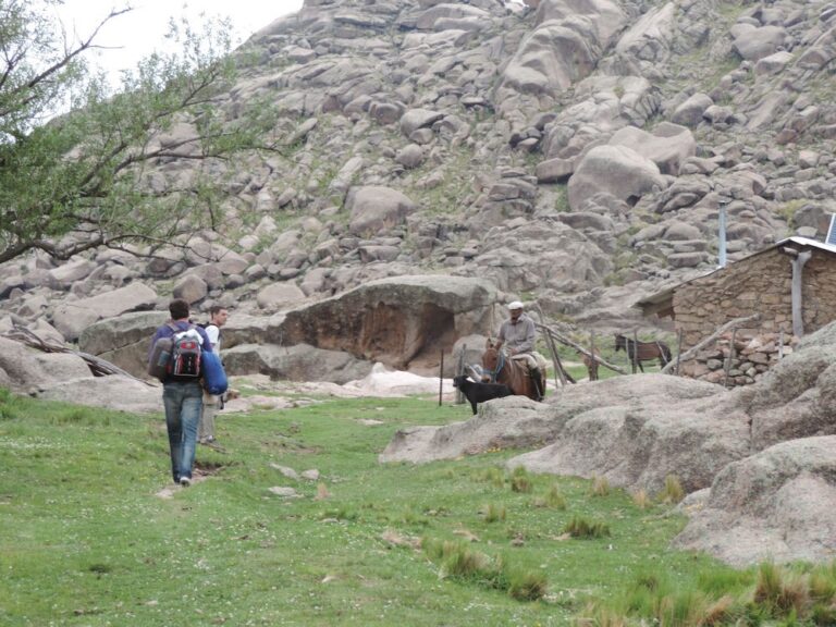 Don Nievas nos recebe nos picos de Cortaderas, Cortaderas, província deSan Luis, Argentina