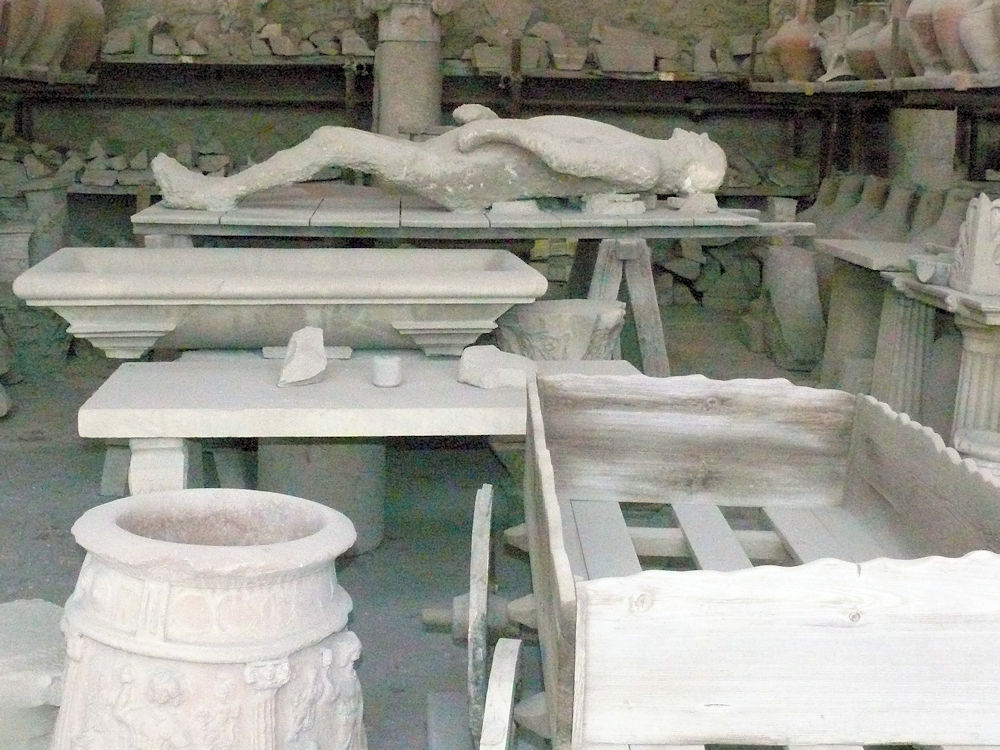 Vaciado en yeso de victima de la erupción del Vesubio, Ruinas de Pompeya, Pompeya, Nápoles, Italia