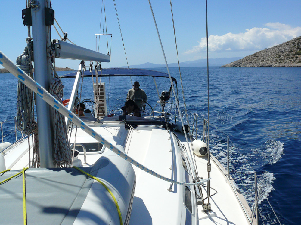 Navegación hacia Poros, Mar Sarónico, Grecia