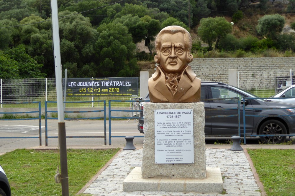 Monumento a Pasquale de Paoli, puerto de Portovecchio, Córcega, Francia
