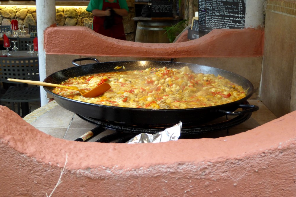 Gastronomía en el Centro histórico de Portovecchio, Córcega, Francia