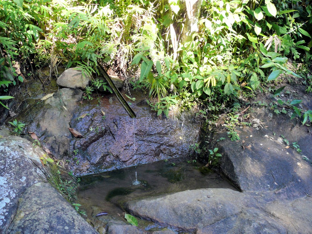 "Bica" entre Playa Grade de Bonete y Fortaleza, Ubatuba, San Pablo, Brasil