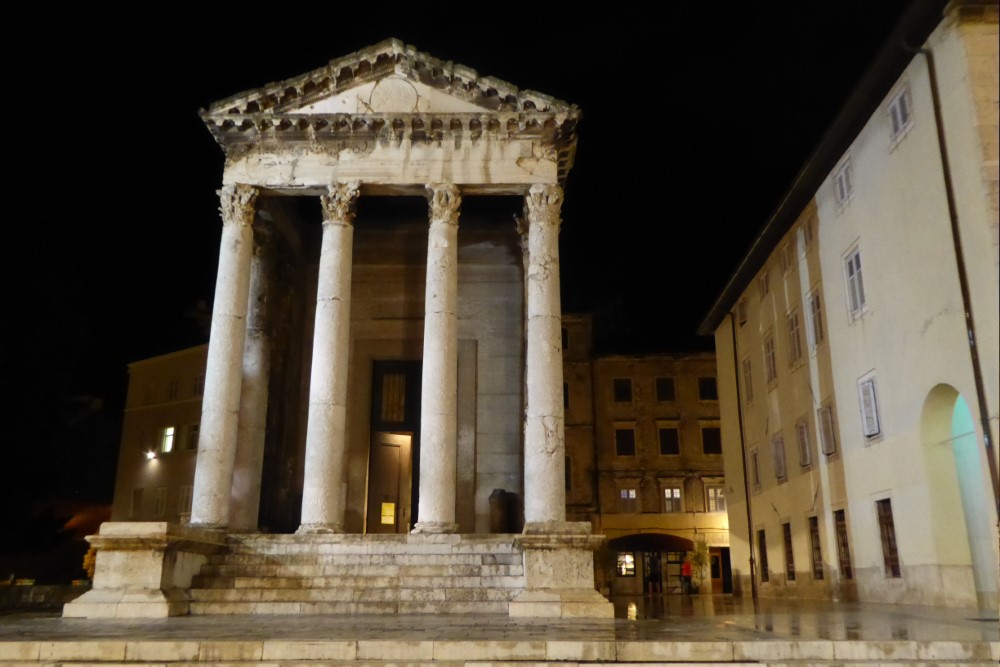 Templo de Augusto, Pula, Istria, Croacia