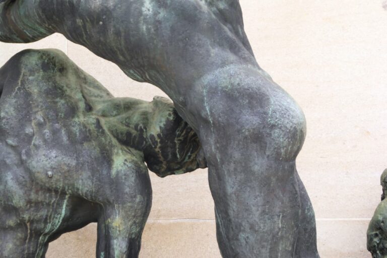 Spomenik Titu i partizanima ubijenih od nacista, monumento a la lucha enla segunda Guerra, Pula, Croacia