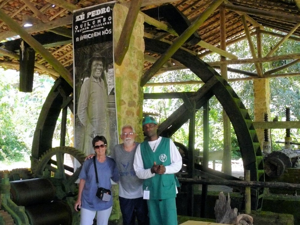 Guía y guia Eurico en la Casa da Farinha, Ubatuba, estado de San Pablo, Brasil