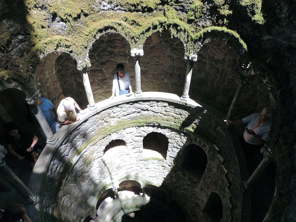 Pozo iniciático de la quinta de la Regaleira, Sintra, Portugal