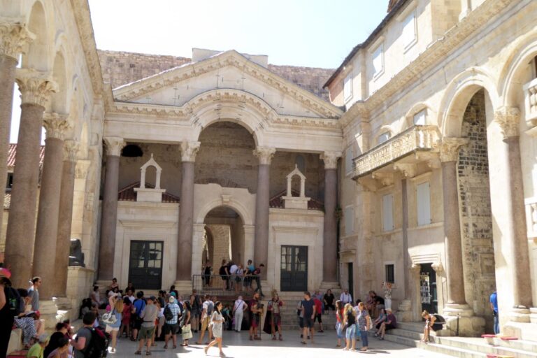 Peristilo del Palacio Dioceclano, Ciudad de Split, Croacia