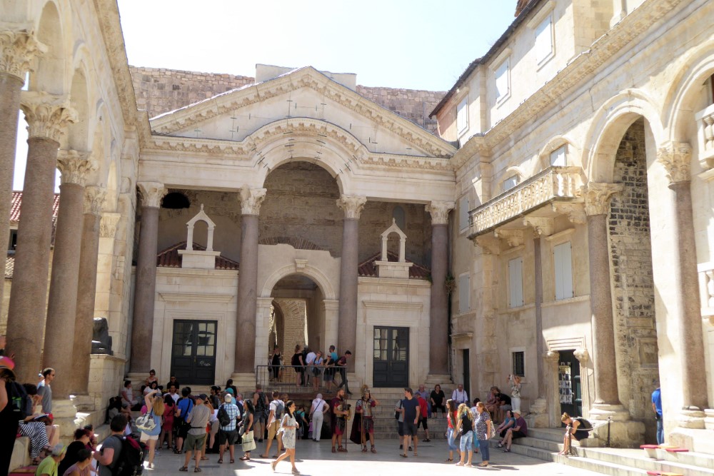 Peristilo del Palacio Dioceclano, Ciudad de Split, Croacia