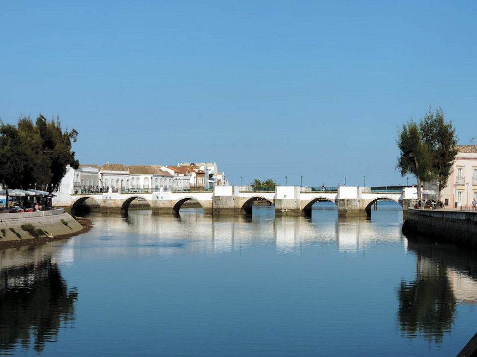 Puente sobre el río Gilao, Tavira, Portugal