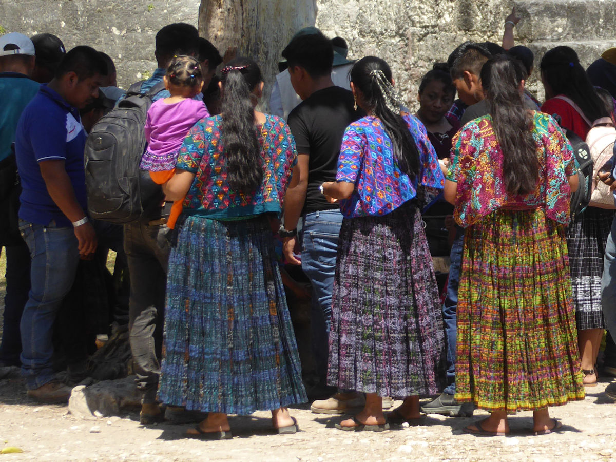 Grupo de pobladores originarios, Tikal, Guatemala