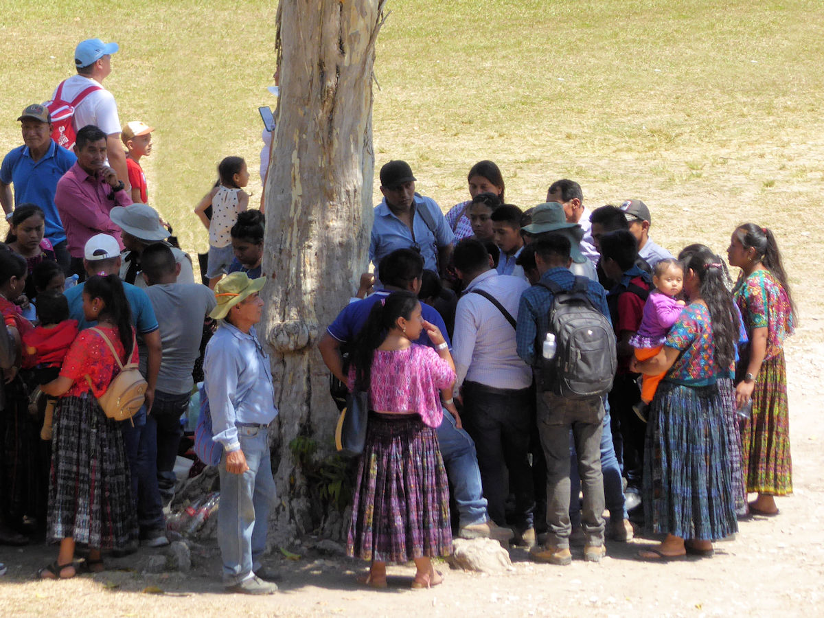 Grupo de pobladores originarios, Tikal, Guatemala