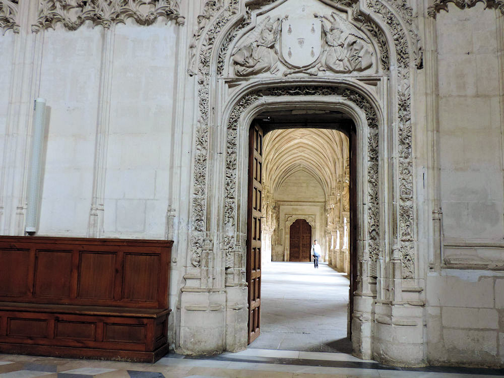 Interior do Mosteiro de San Juan de los Reyes, Toledo, Espanha.