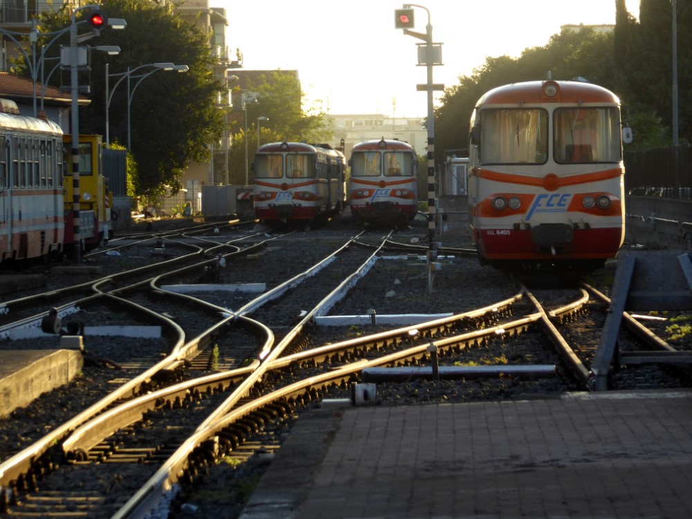 Estación Borgo Catania del tren Circumetnea, Sicilia, Italia
