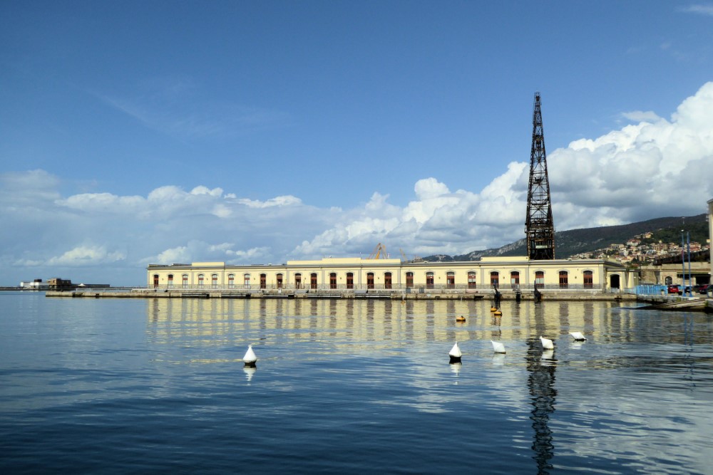 Puerto de Trieste, Italia