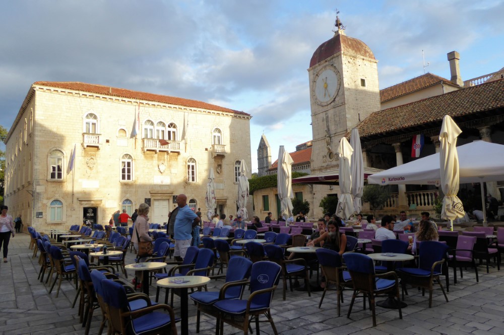 Torre del reloj, centro histórico de la Ciudad de Trogir, Croacia