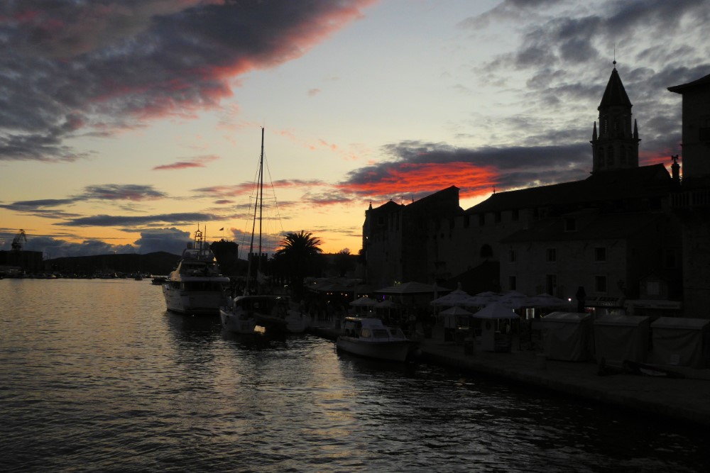 Atardece sobre la Ciudad de Trogir, Croacia