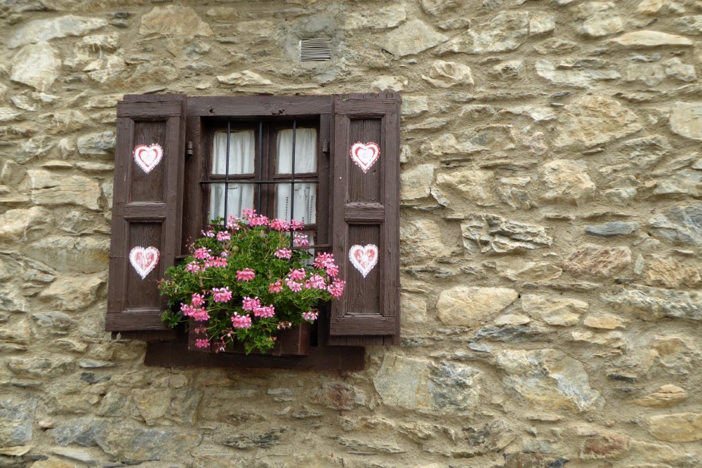 Ventana en Baguergue, Val d' Aran, Lerida, España