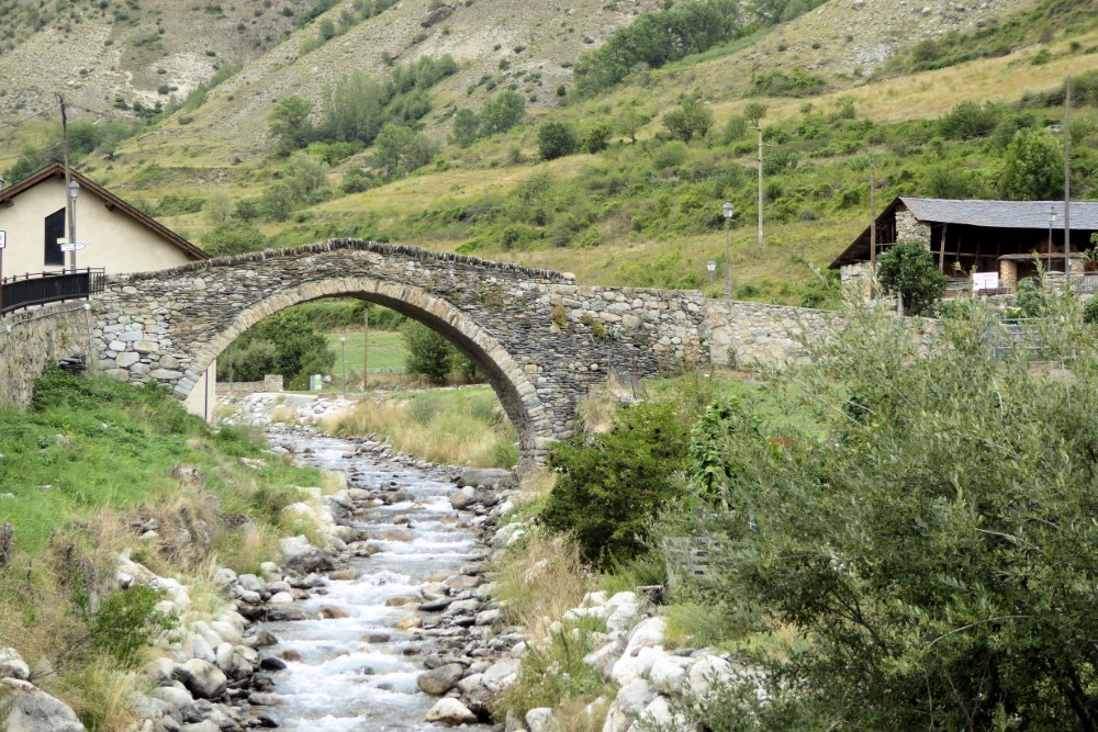 Puente en Espot, Lérida, España