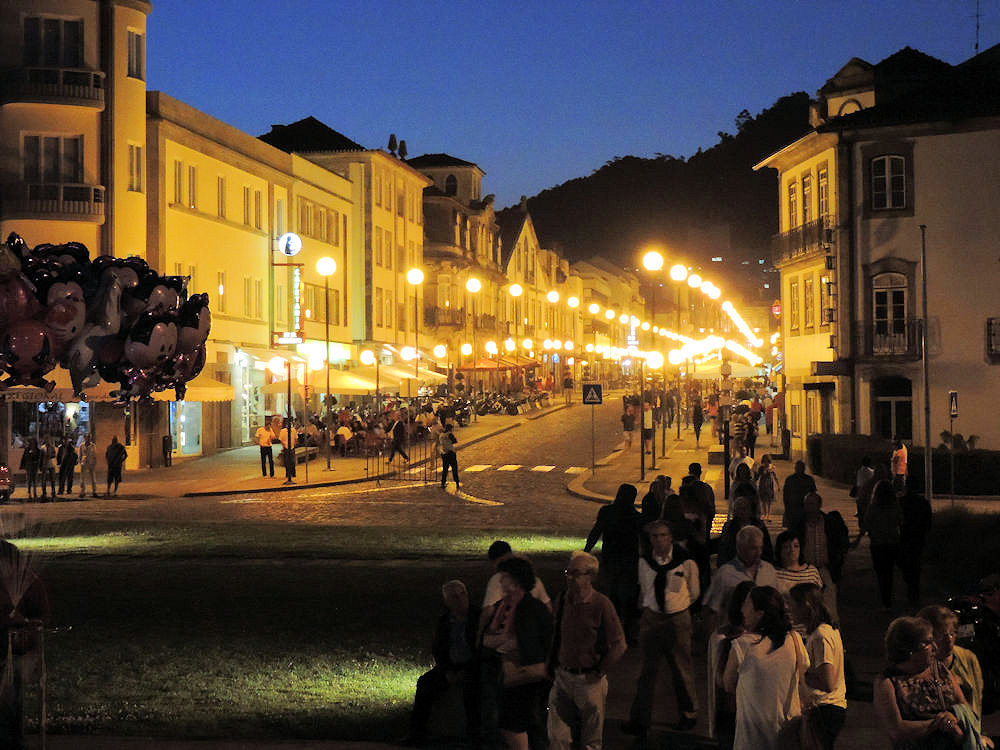 Viana do Castelo por la noche, Portugal