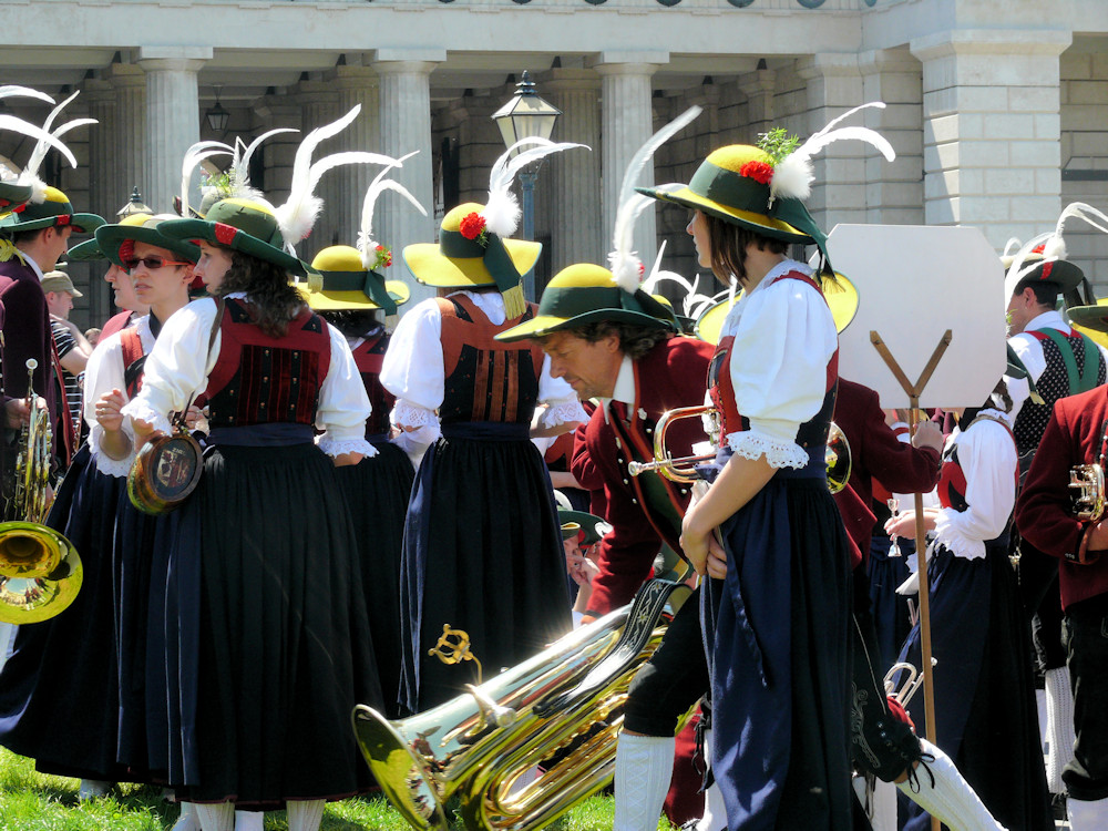 Encuenro de bandas de música en la Maria-Theresien-Platz, Viena, Austria