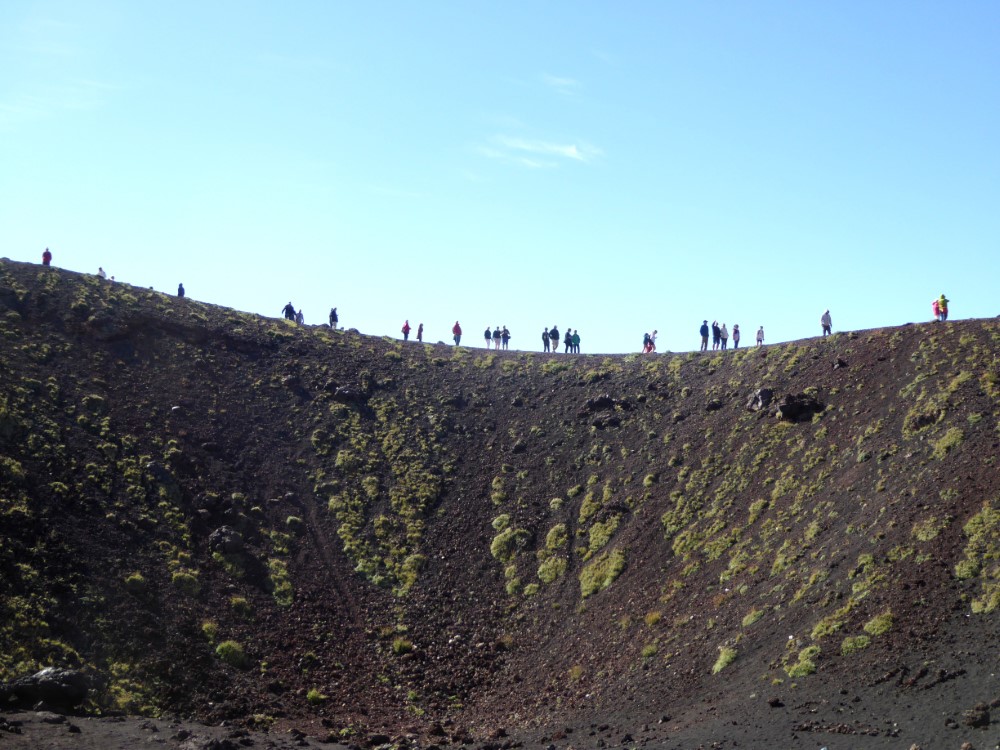 Boca apagada del Volcán Etna, Catania, Sicilia, Italia