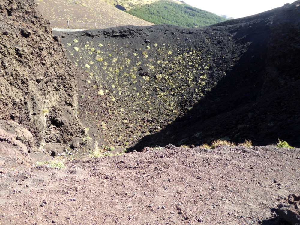Boca apagada del Volcán Etna, Catania, Sicilia, Italia