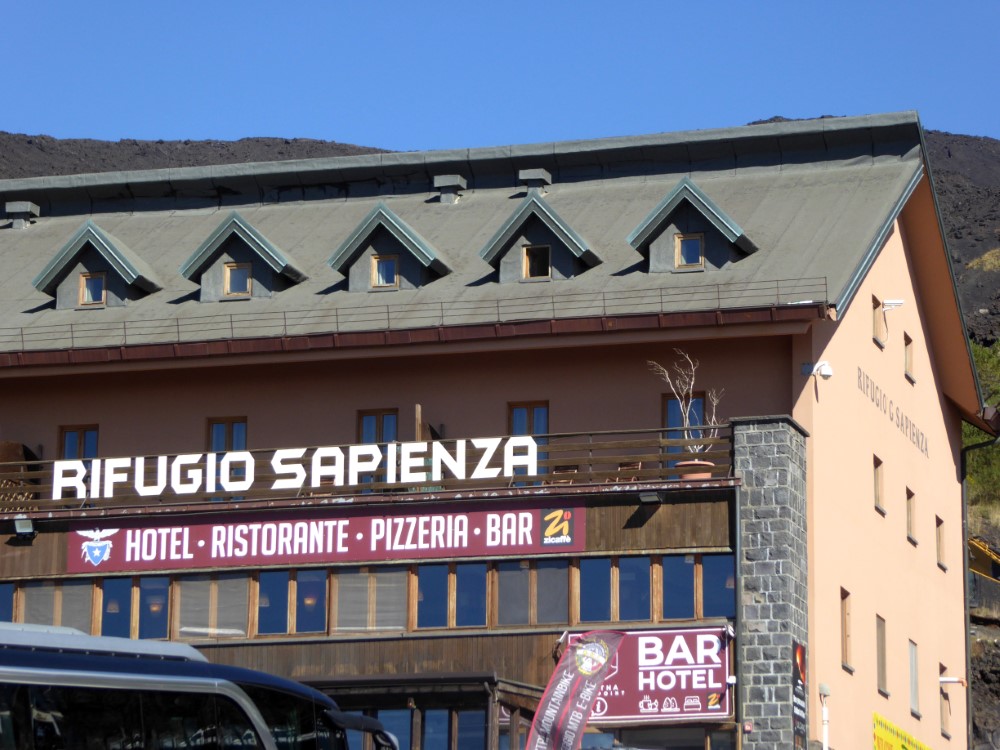 Refugio Sapienza, falda del Volcán Etna, Sicilia, Italia.