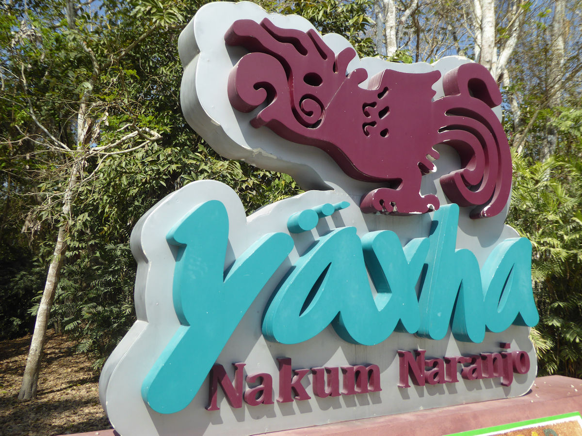 Entrada al Parque Nacinal Yaxha, Petén, Guatemala