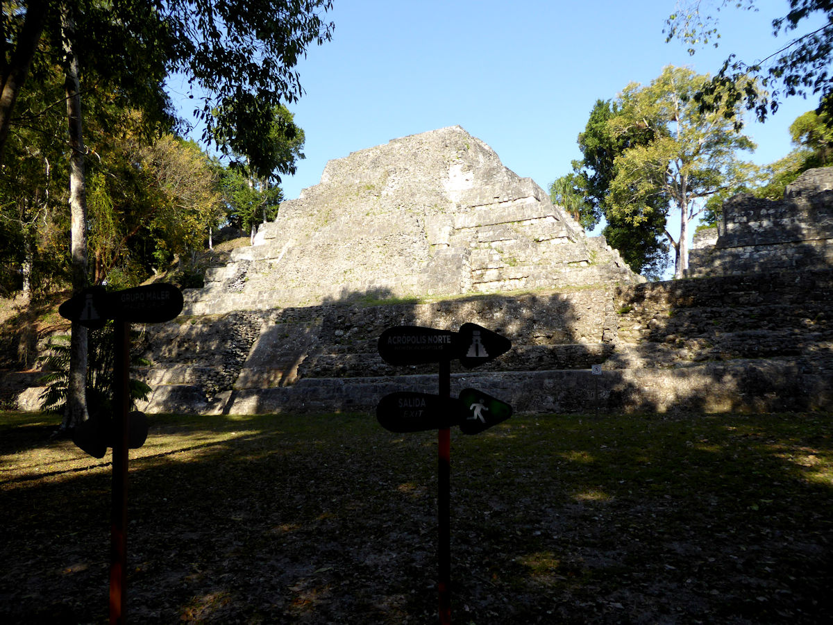 Estructura en Yaxha, Petén, Guatemala