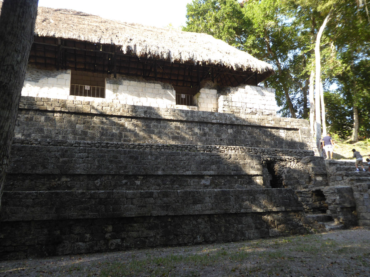 Estructura en Yaxha, Petén, Guatemala