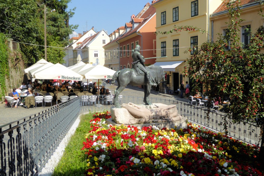 Estatua de San Jorge en la Ciudad de Zagreb, Croacia