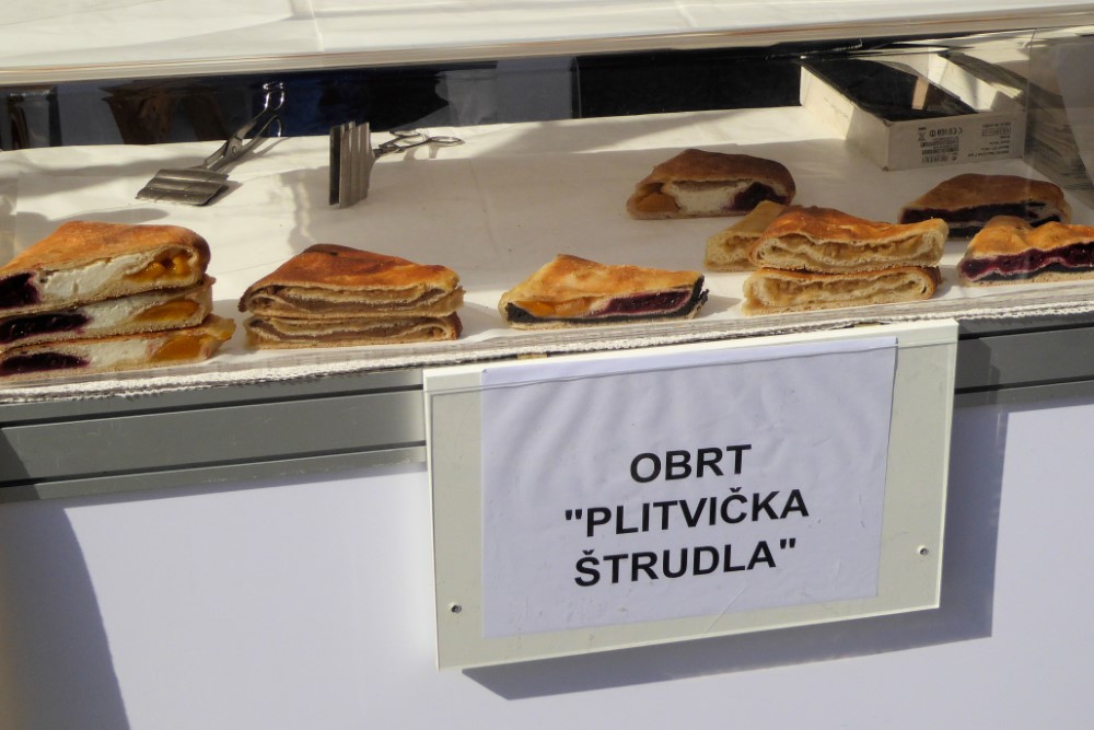 Strudel de Plitvice, Plaza Josipa Jelačića, Ciudad de Zagreb, Croacia