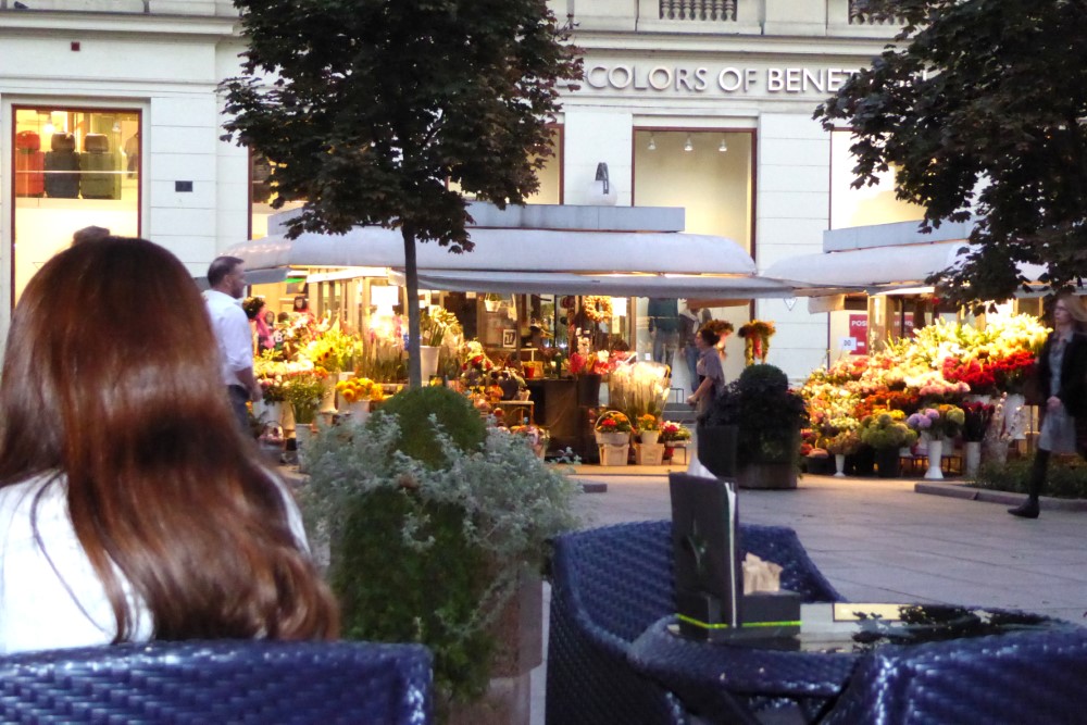 Gastronomía enla plaza del Monumento a Petru Preradoviću, Ciudad de Zagreb, Croacia